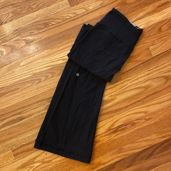 Lululemon Colourful Reversible Flared Yoga Pants - Picture 5 of 5